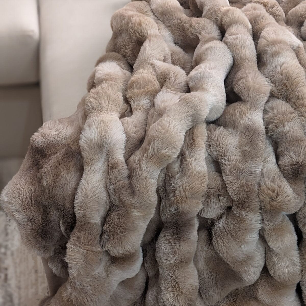 Geneva Bubble Effect Natural Two-toned Luxury Cosy Throw Textiles