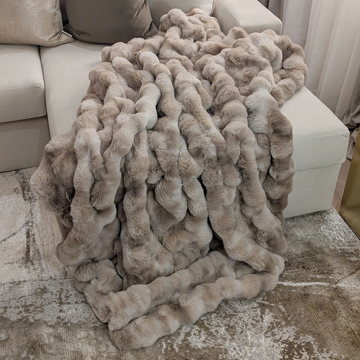 Geneva Bubble Effect Natural Two-toned Luxury Cosy Throw Textiles