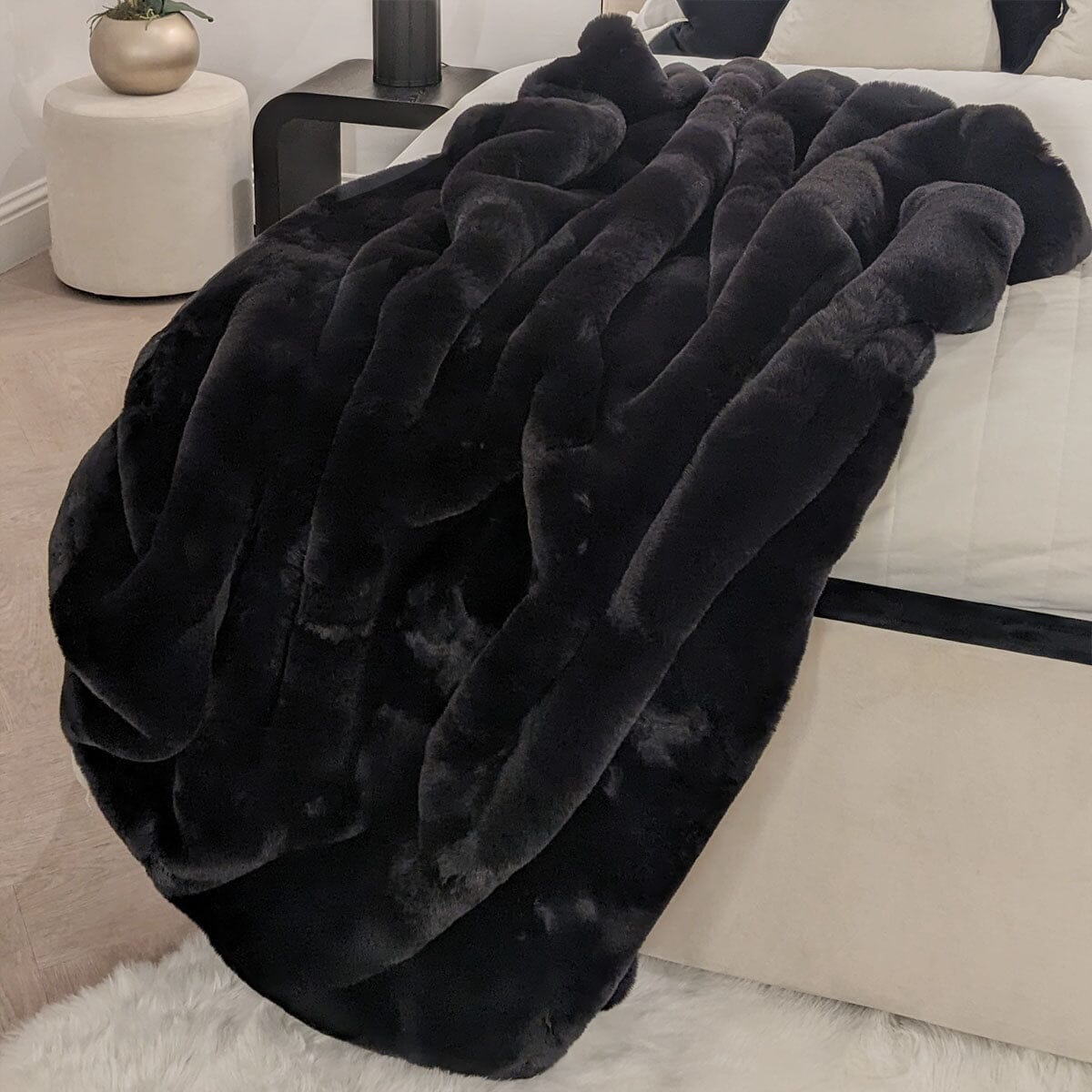 Lili Extra Thick Faux Fur Black Throw Textiles