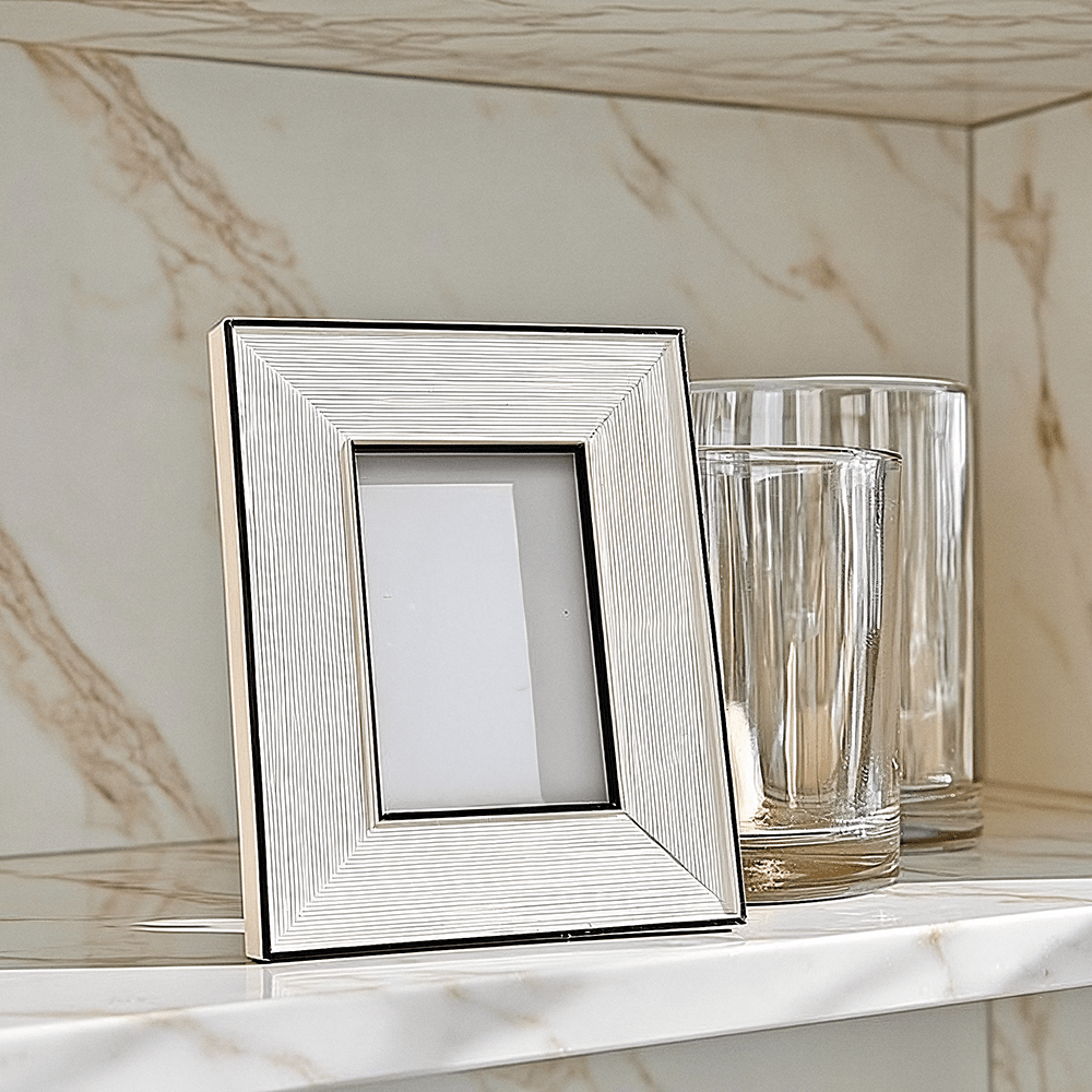 Lysa Black & White Monochrome Photo Frame- 4x6" Accessories