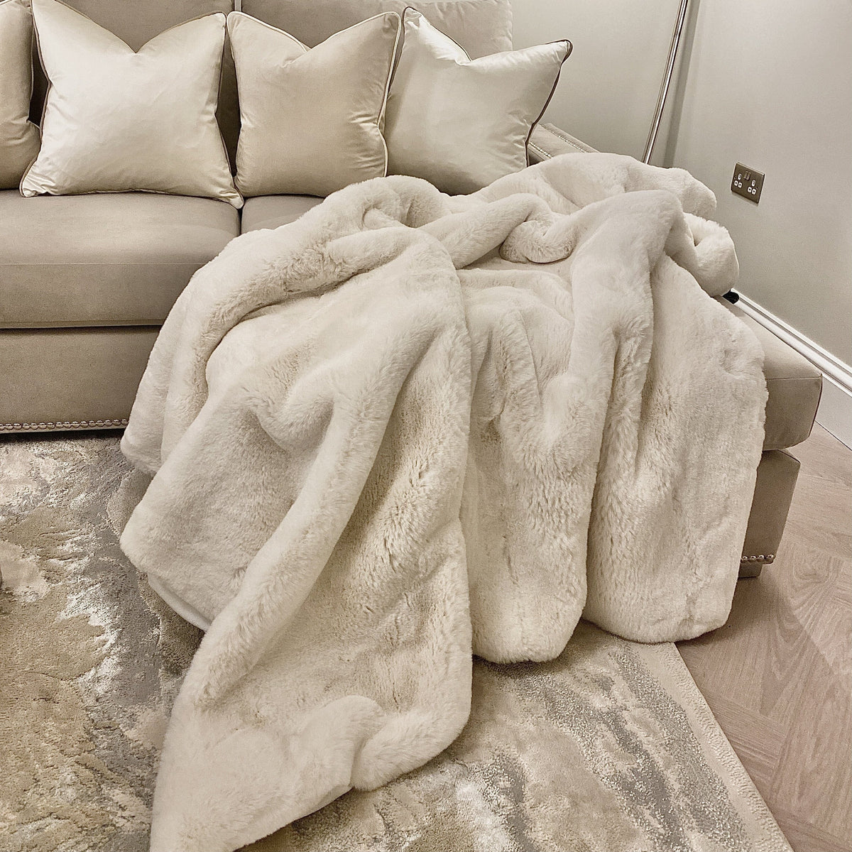 Lili Extra Thick Faux Fur Cream Throw Textiles 