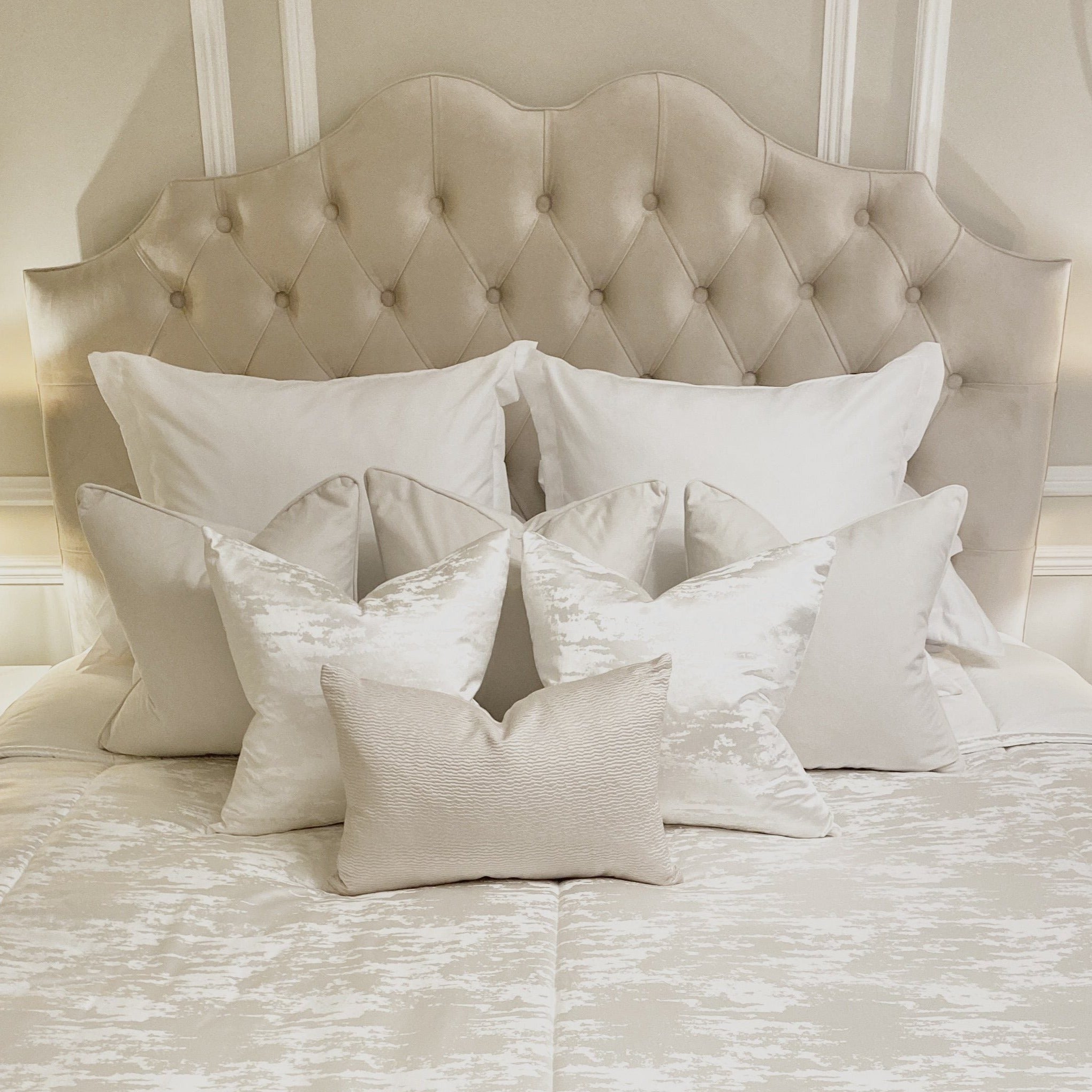 Belvoir Cream Luxury Curved Velvet Bed Bed 