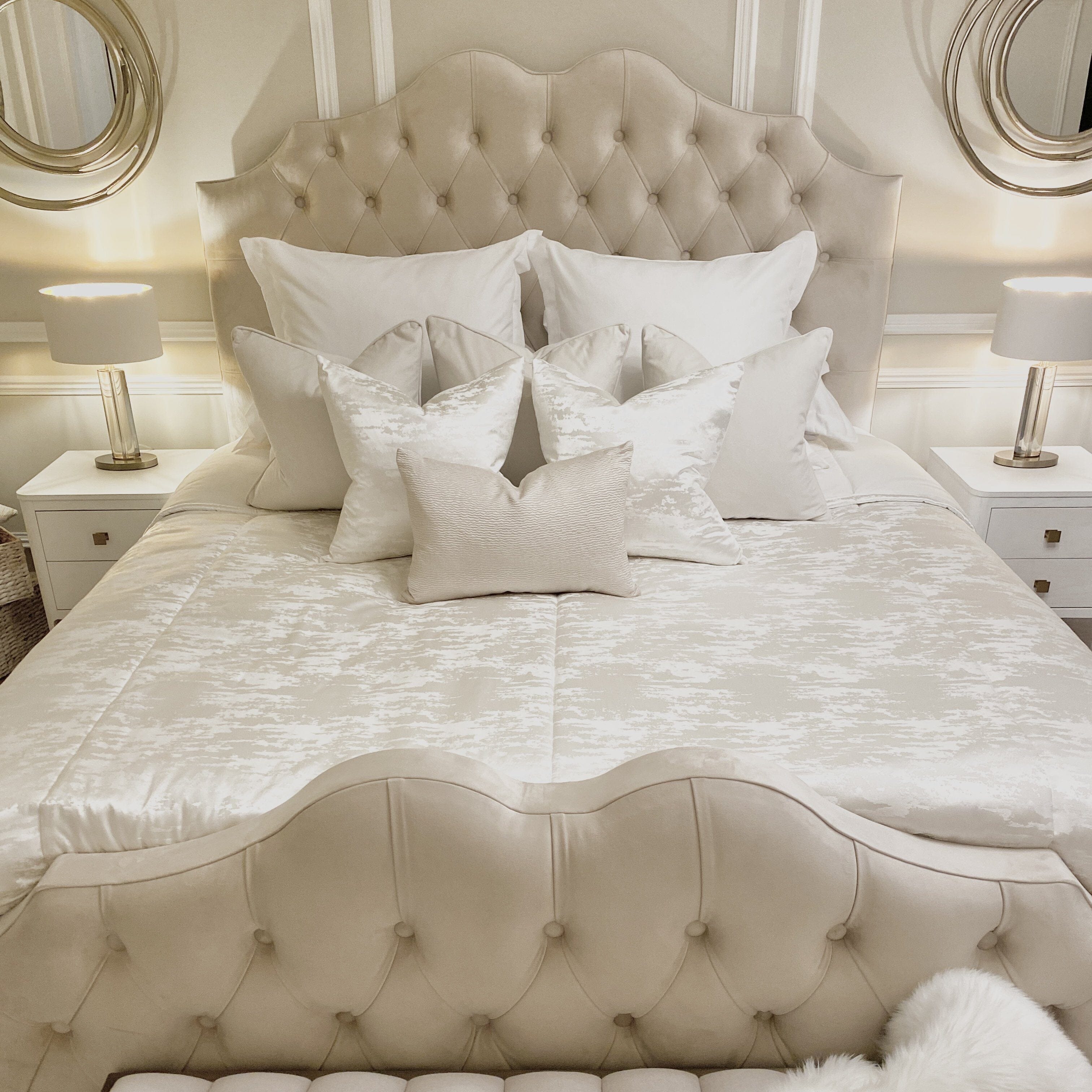 Belvoir Cream Luxury Curved Velvet Bed Bed 