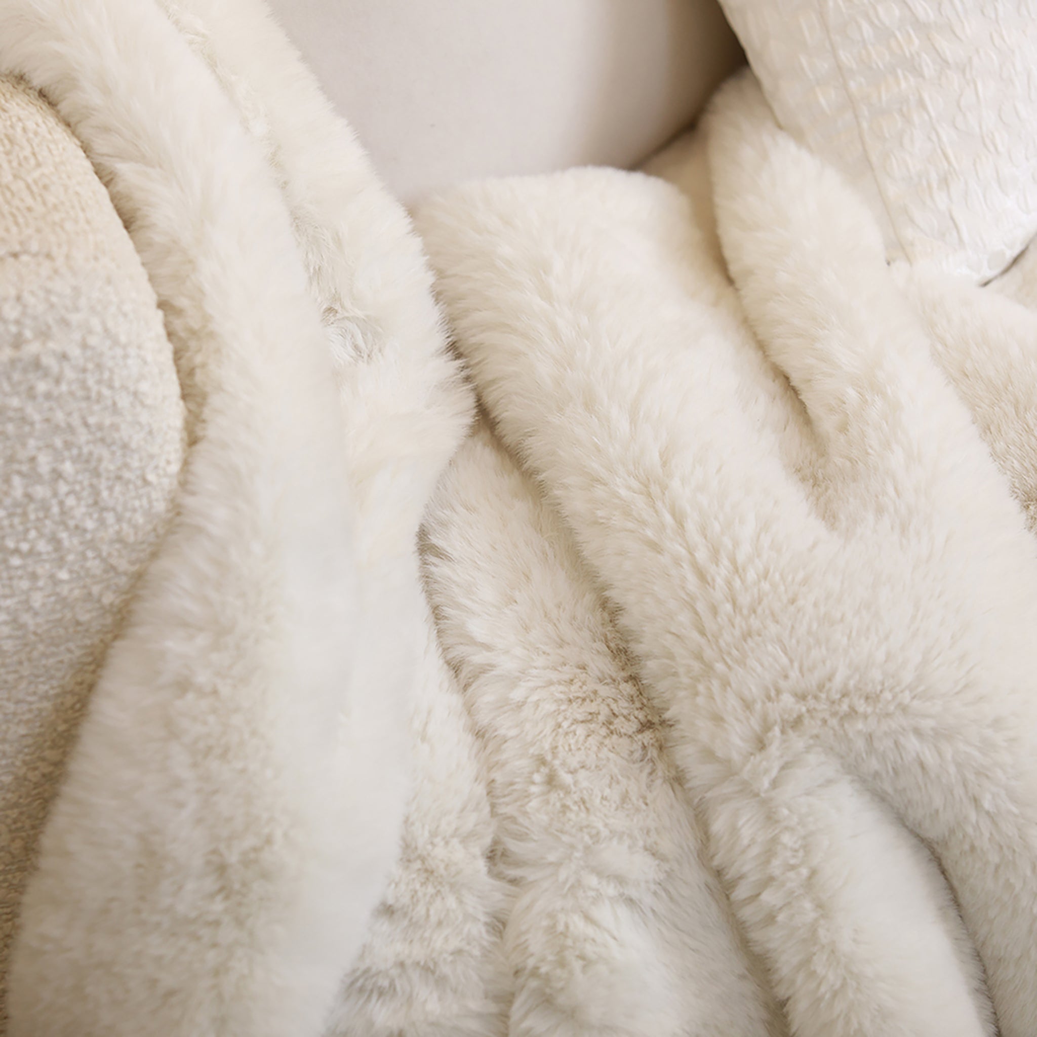 Lili Extra Thick Faux Fur Cream Throw Throw 