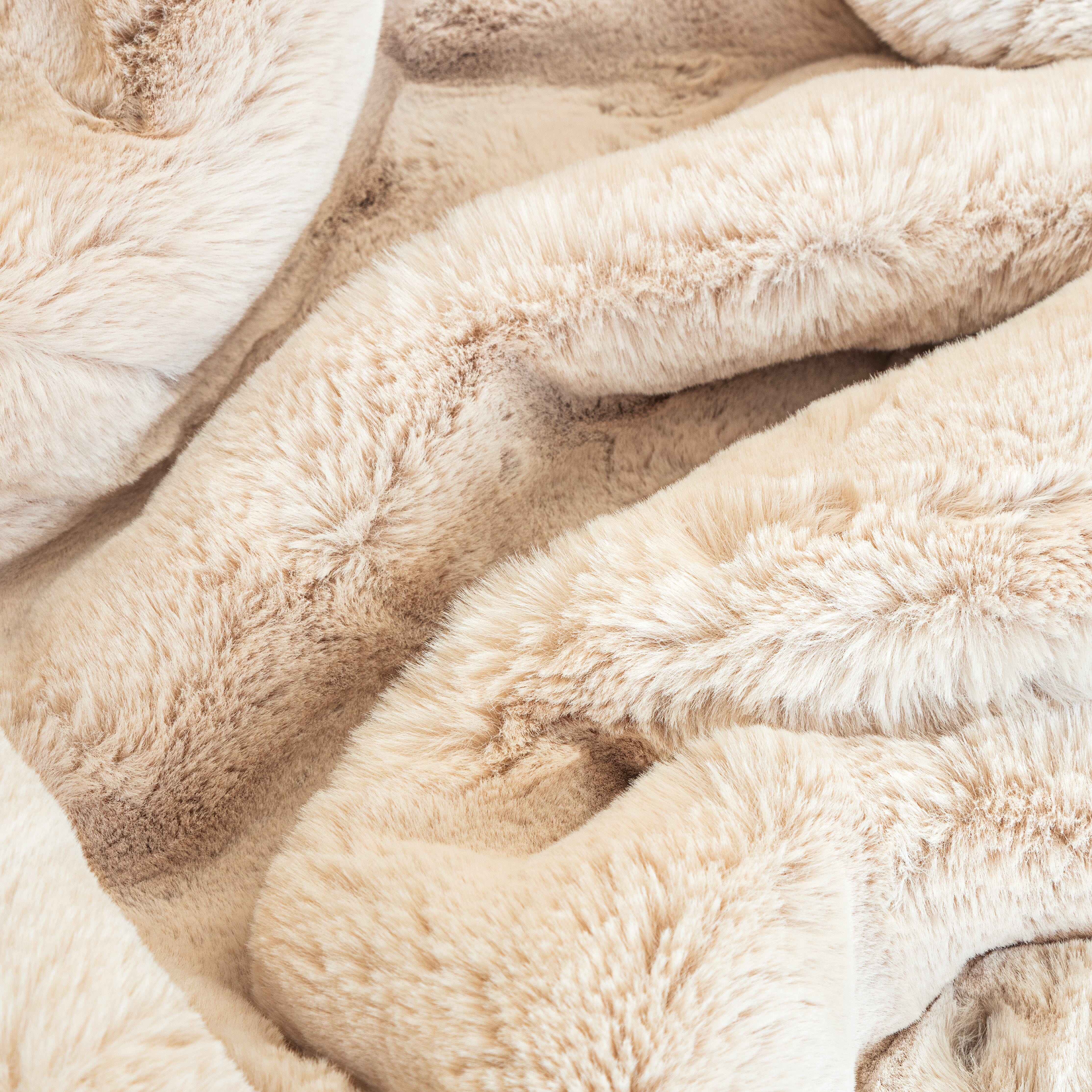 Lili Extra Thick Faux Fur Oatmeal Throw Throw 