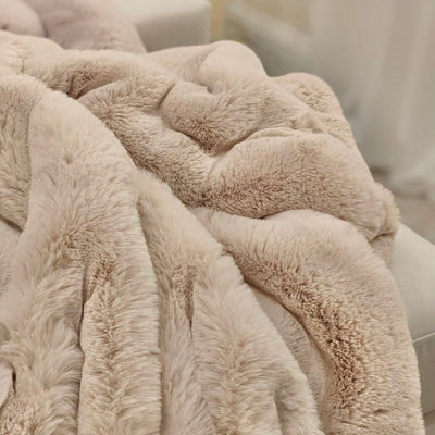 Lili Extra Thick Faux Fur Oatmeal Throw Throw 
